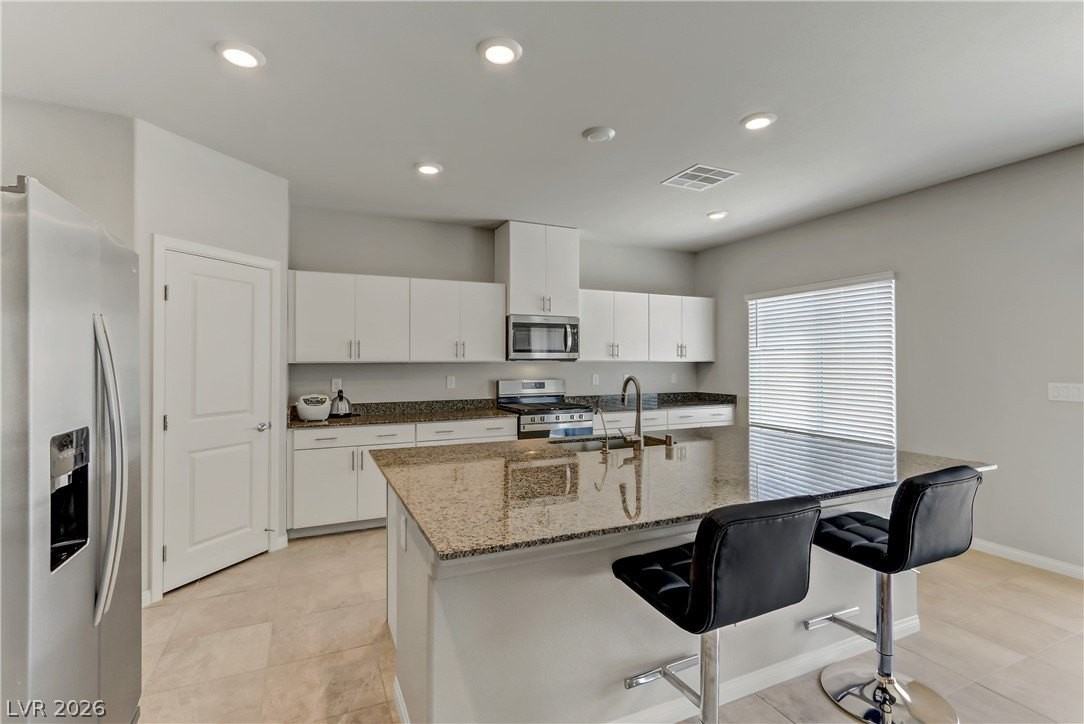 7489 Blue Lotus Ave - Photo 4 of 41