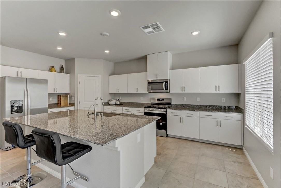 7489 Blue Lotus Ave - Photo 5 of 41