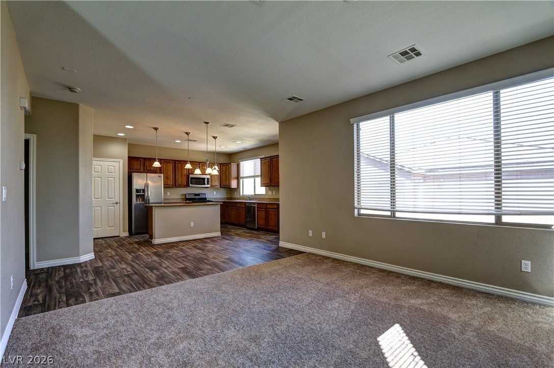 7226 Regent Pond St - Photo 5 of 25