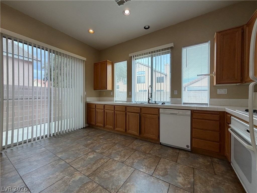 7896 Bonaventure Dr - Photo 6 of 22