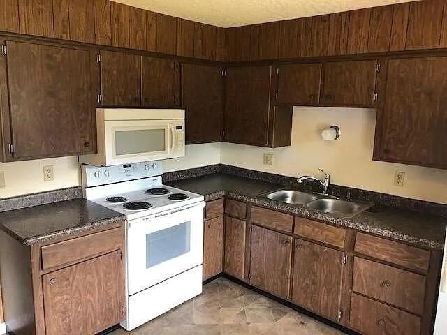 12631 W Michigan Ave Apt A #A - Photo 3 of 9