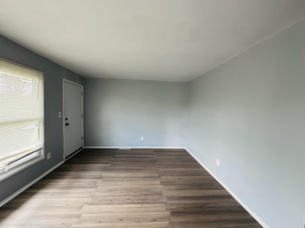 20515 Ilene St - Photo 3 of 5