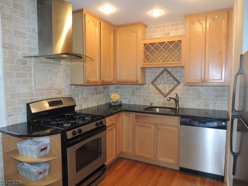 201 Pitney Pl #201 - Photo 3 of 16