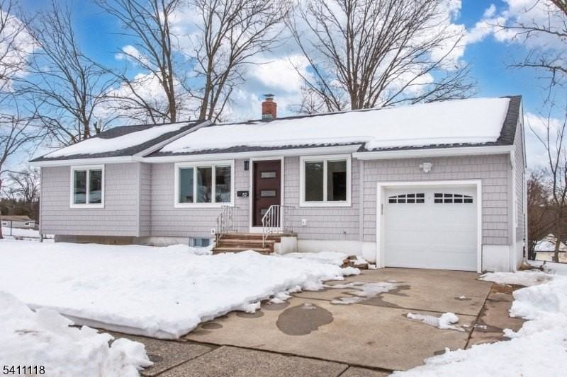 82 Michael Dr - Photo 2 of 26