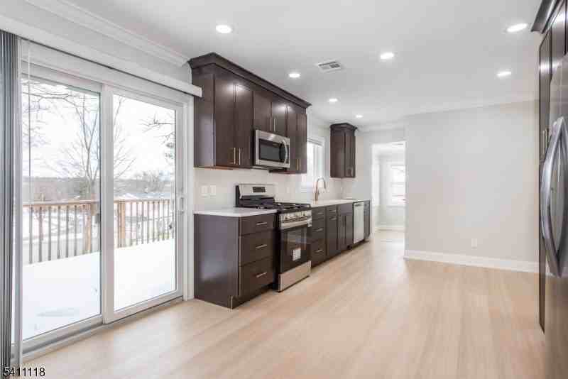 82 Michael Dr - Photo 6 of 26