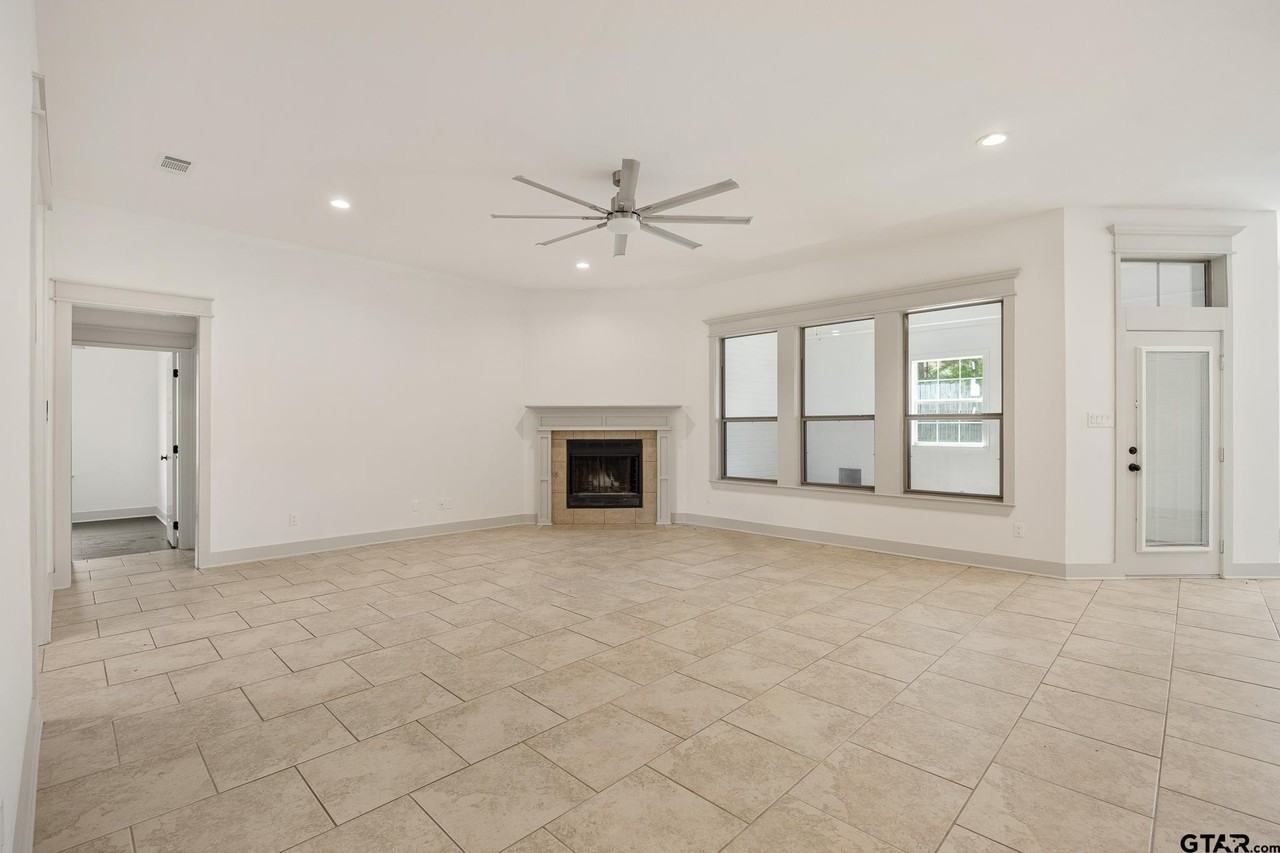 7343 Rockpoint Ln - Photo 6 of 37