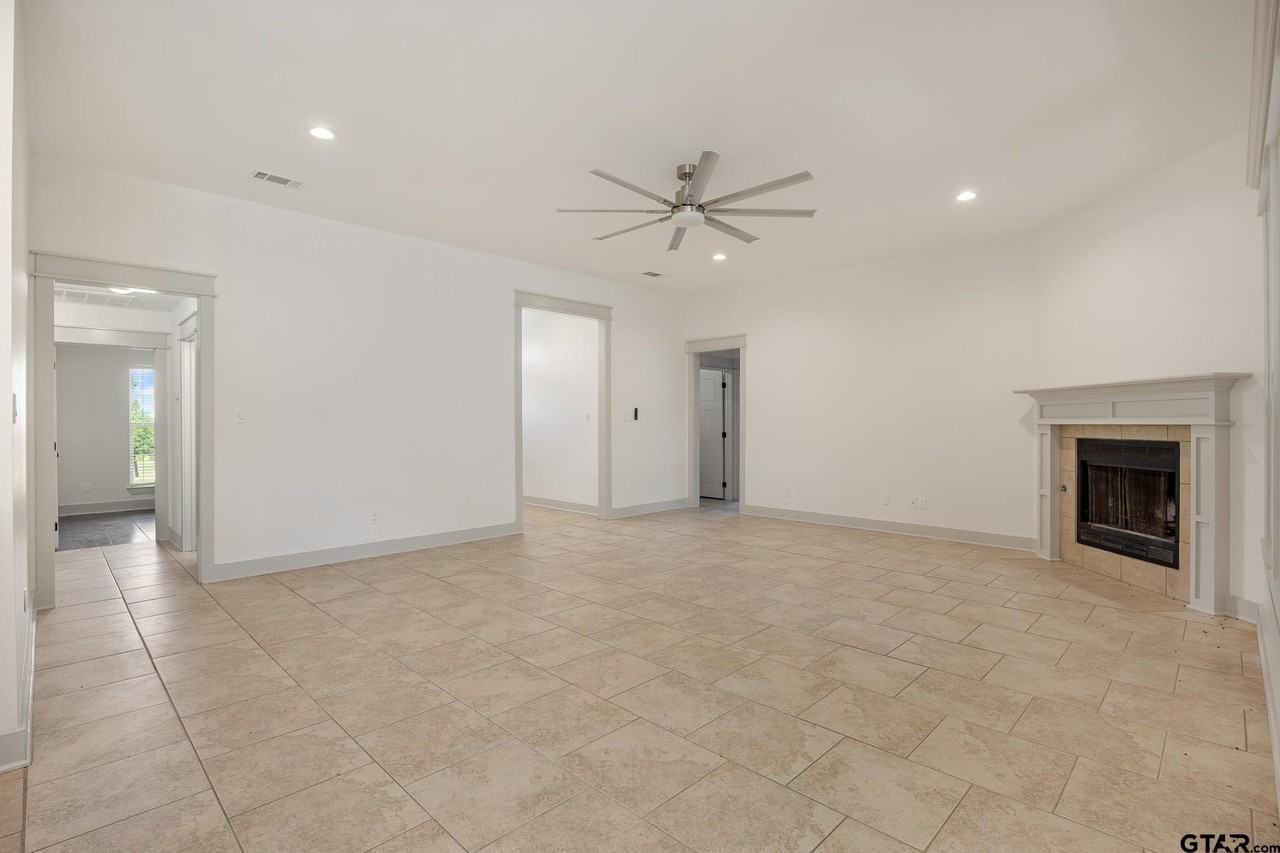 7343 Rockpoint Ln - Photo 7 of 37