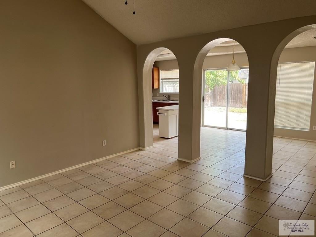 6652 Noble Pne - Photo 2 of 9