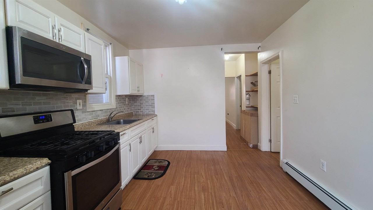 32 Armstrong Ave #1 - Photo 4 of 16