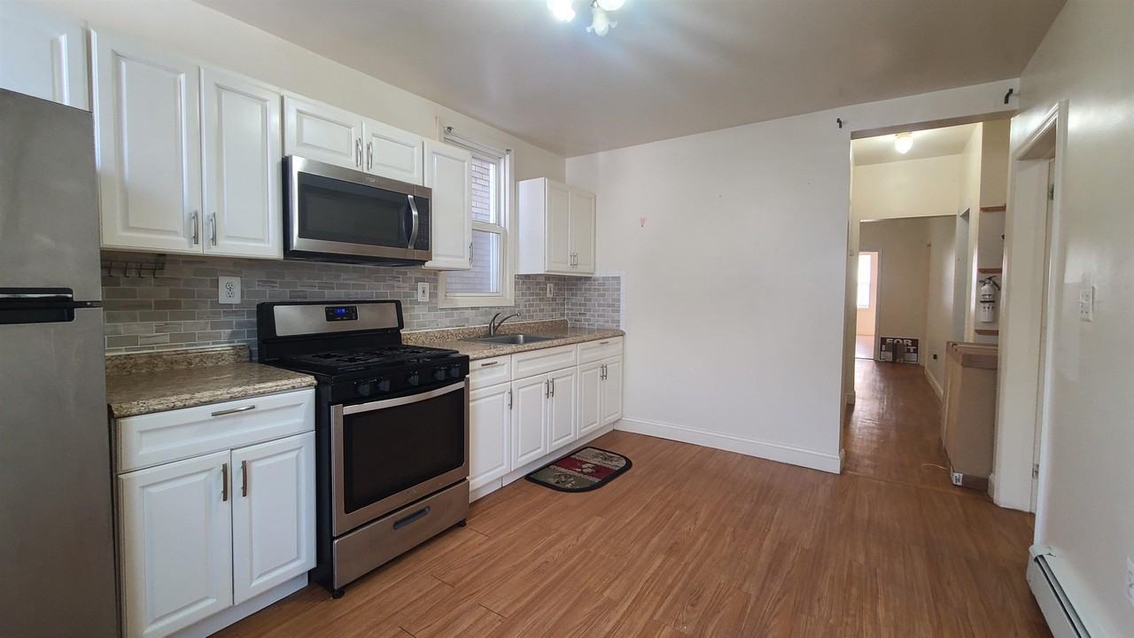 32 Armstrong Ave #1 - Photo 5 of 16