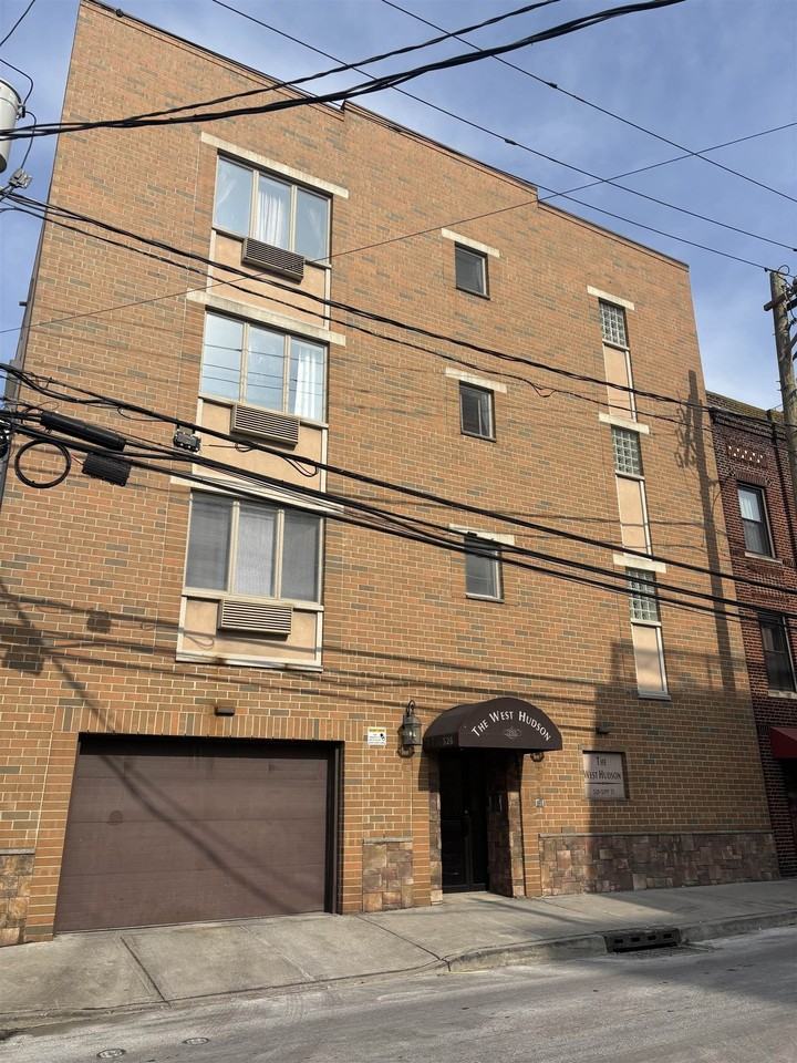 528 52nd St #202 - Photo 2 of 16