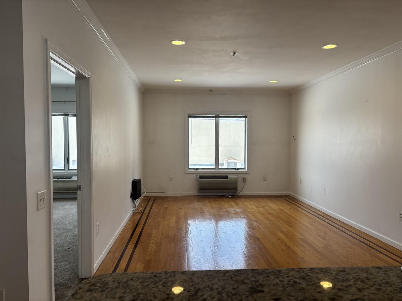 528 52nd St #202 - Photo 4 of 16