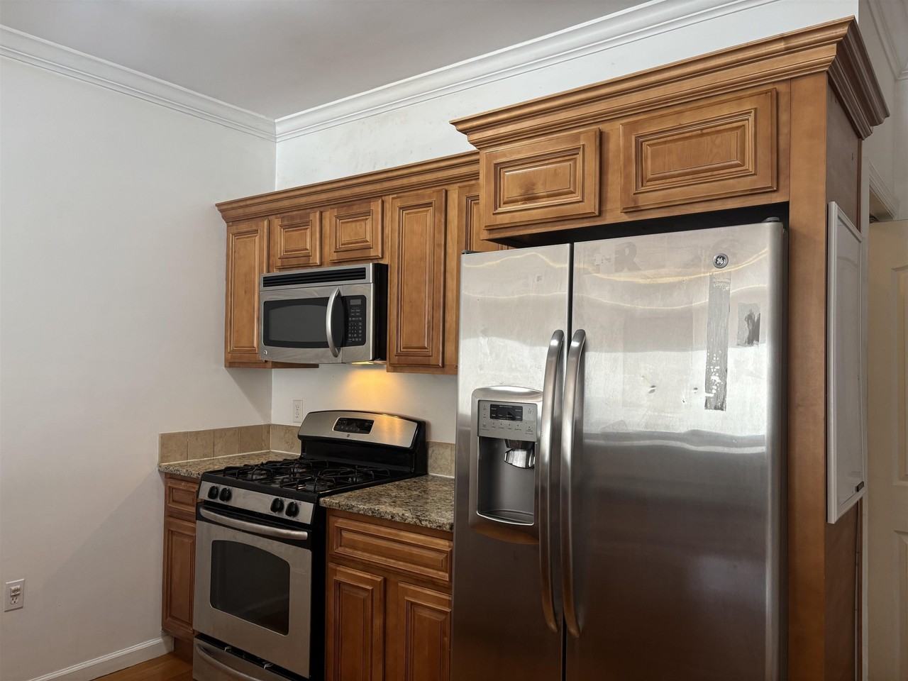 528 52nd St #202 - Photo 6 of 16