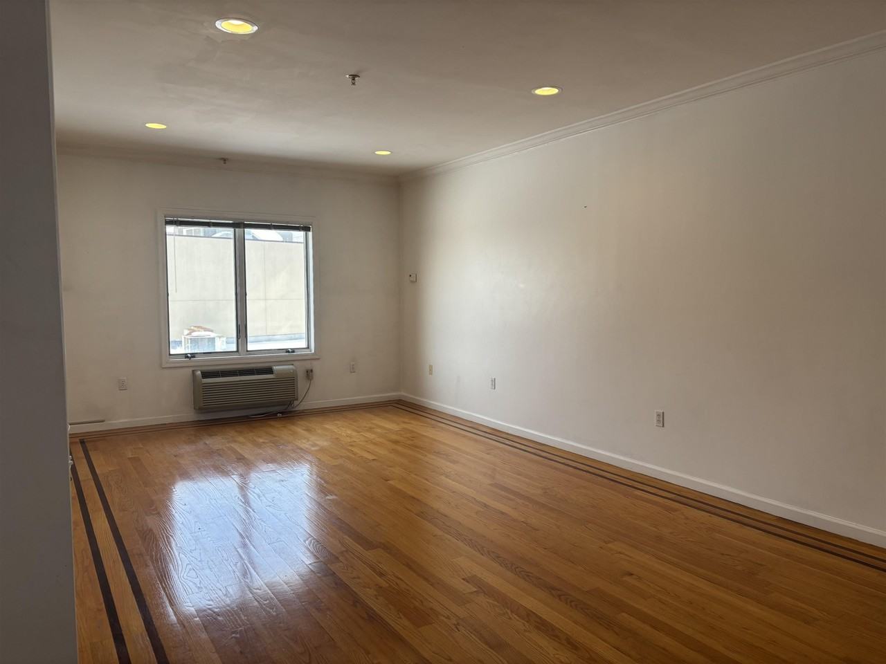 528 52nd St #202 - Photo 7 of 16