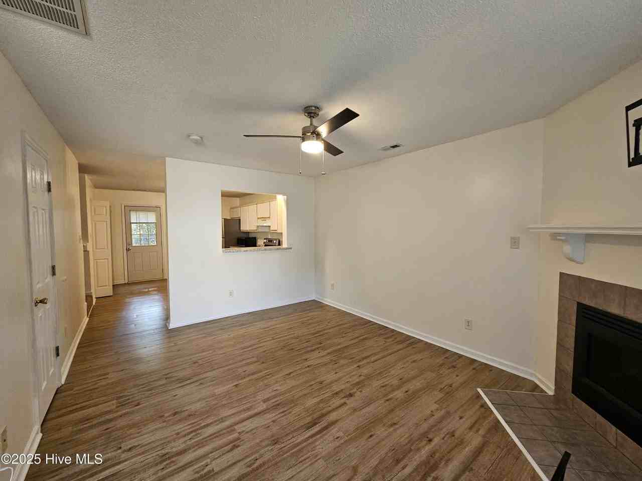 1202 Pueblo Dr - Photo 2 of 11