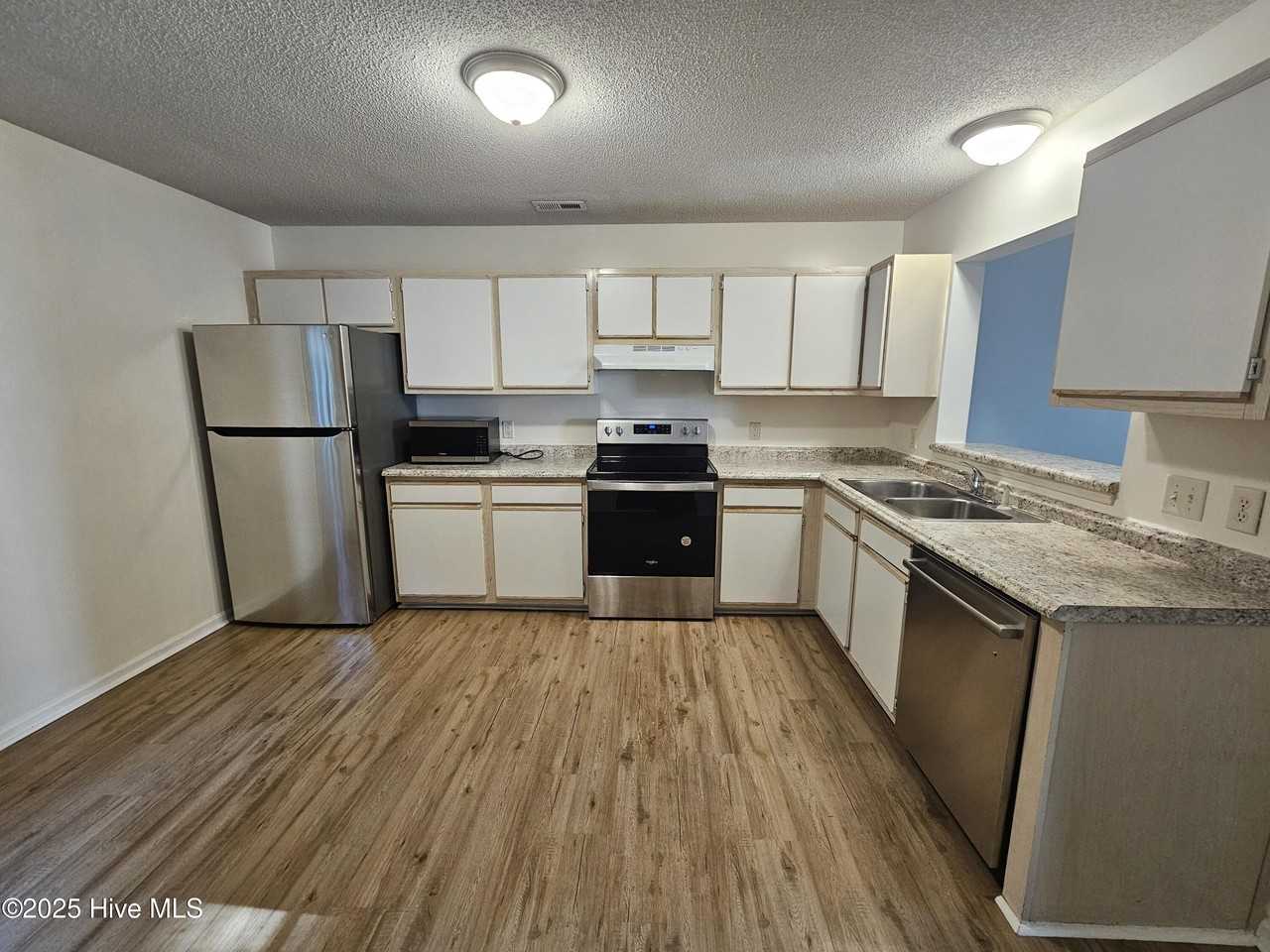 1202 Pueblo Dr - Photo 4 of 11