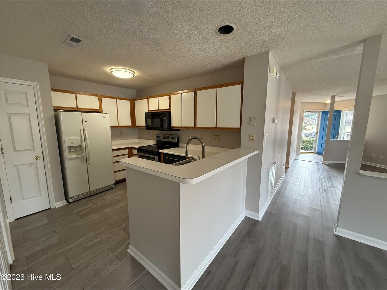 107 Breezewood Dr Apt A #A - Photo 4 of 10