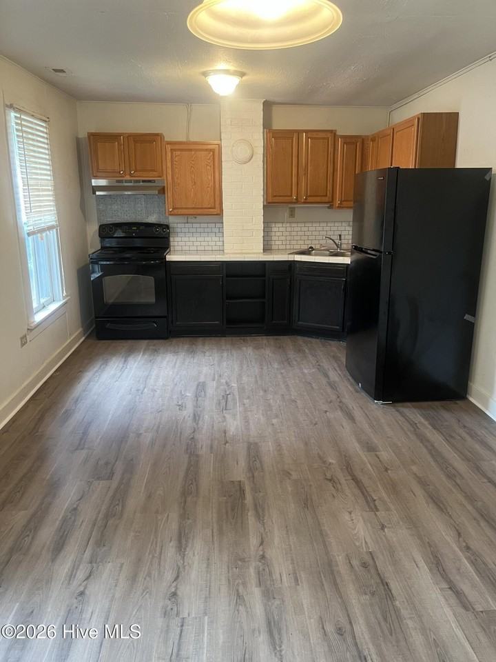 310 N Bennett St Apt 2 #2 - Photo 4 of 6