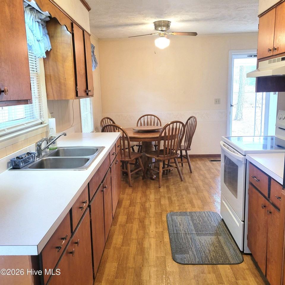 735 W Philadelphia Ave - Photo 3 of 33