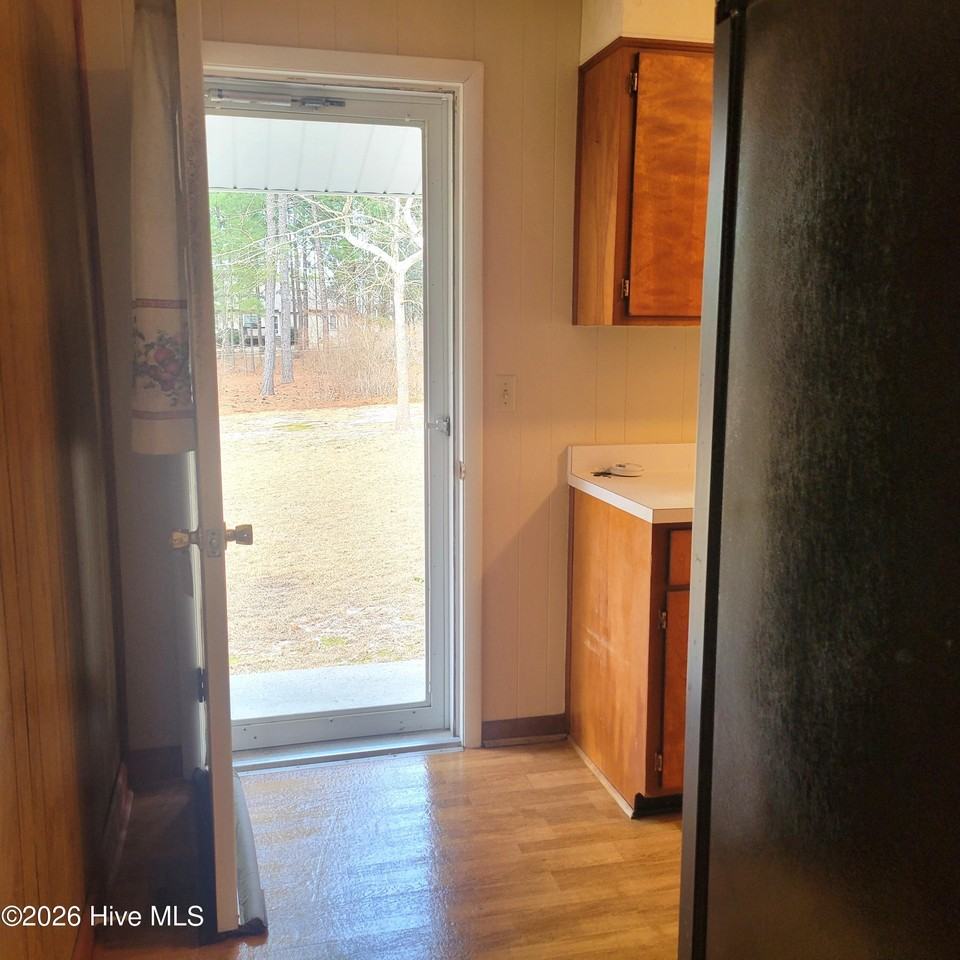 735 W Philadelphia Ave - Photo 5 of 33