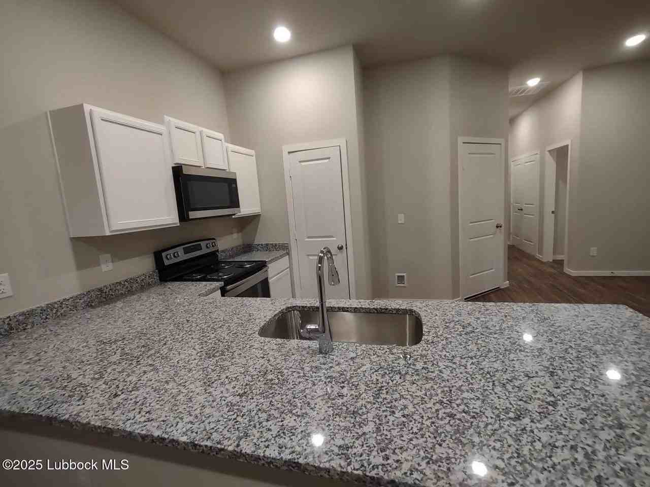 2121 N Jayton Ave Unit A #A - Photo 4 of 18