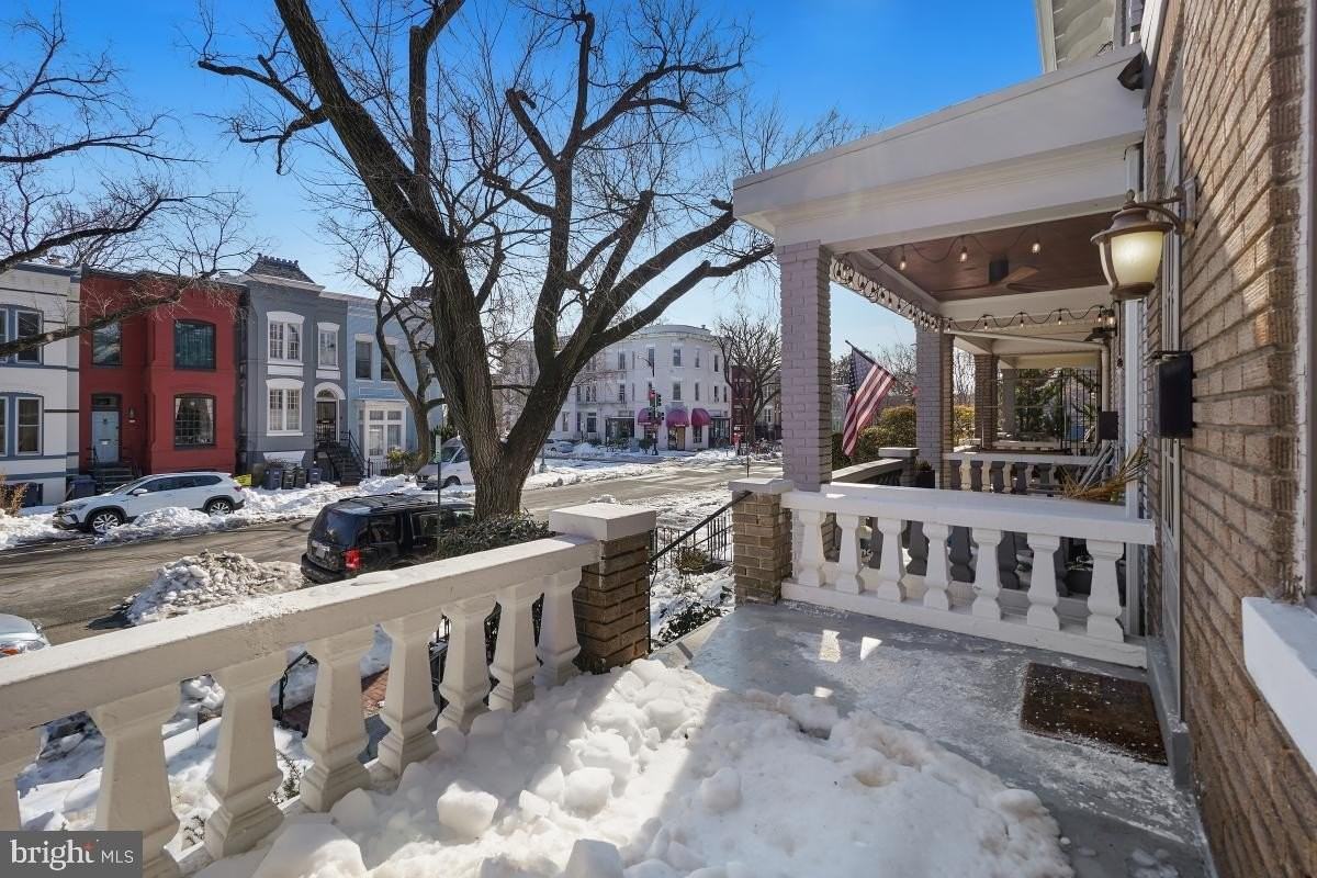 249 11th St Se - Photo 3 of 30