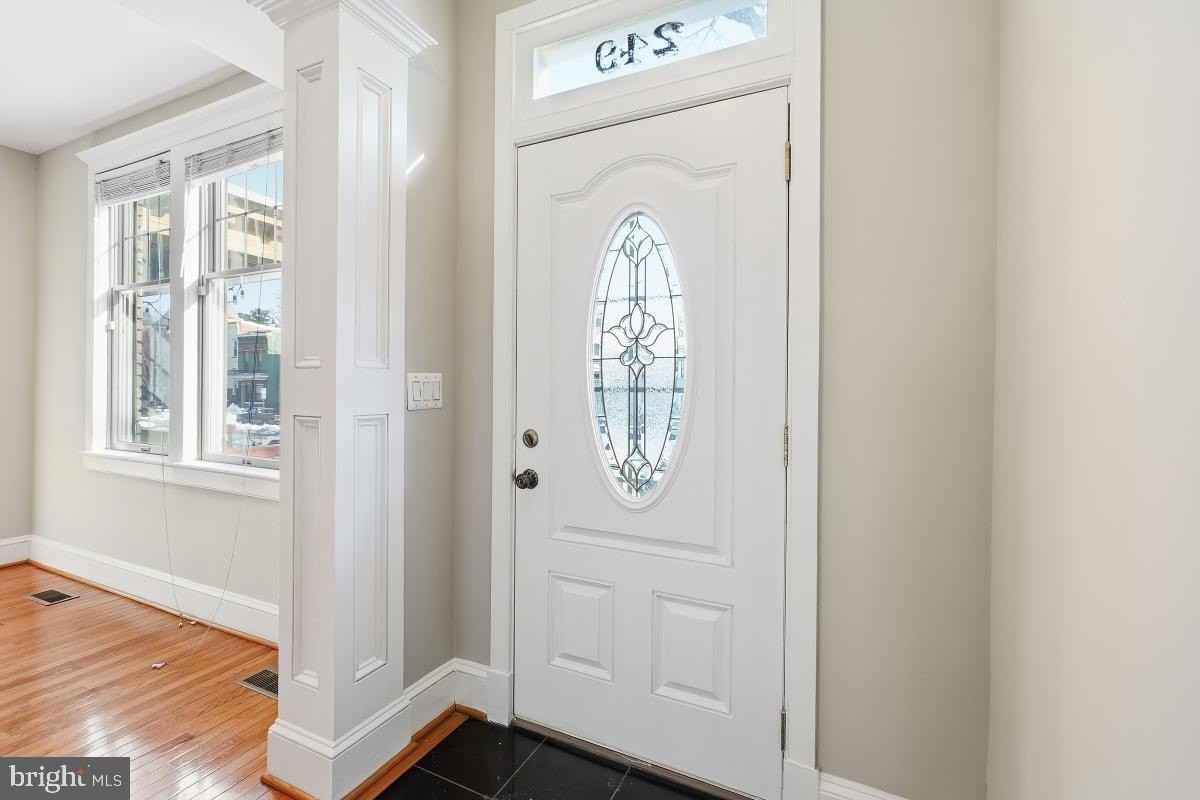 249 11th St Se - Photo 5 of 30