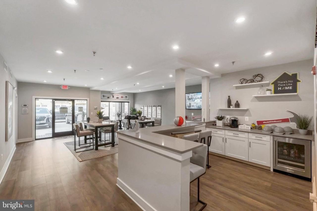 13210 Petrel St - Photo 4 of 36