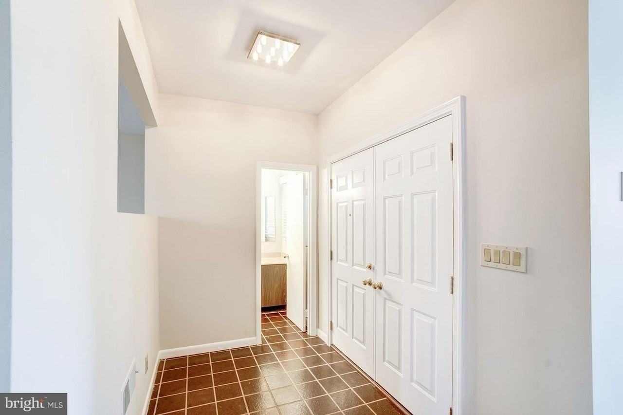 9926 Great Oaks Way - Photo 3 of 35