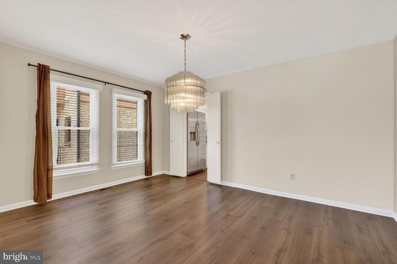 9926 Great Oaks Way - Photo 7 of 35