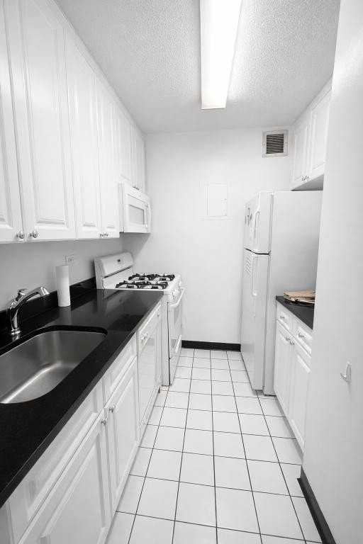 230 W 55th St #17C - Photo 4 of 8