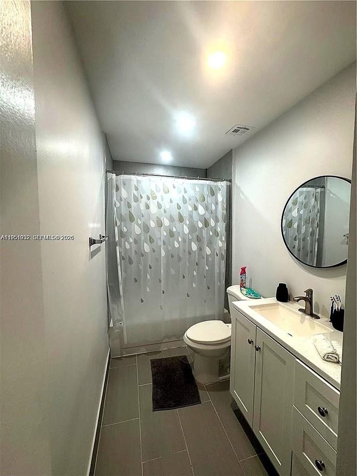 5482 Lakewood Cir S #B - Photo 5 of 16