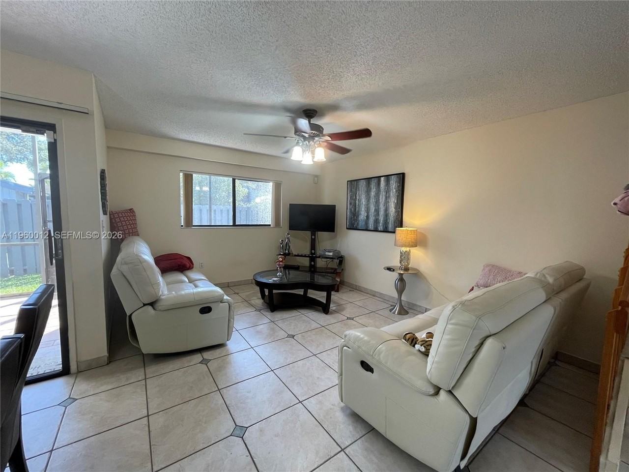 1422 Amanda St #1422 - Photo 4 of 40