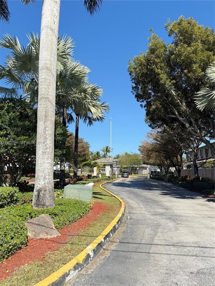 2223 Se 23rd Ave #2223 - Photo 2 of 14