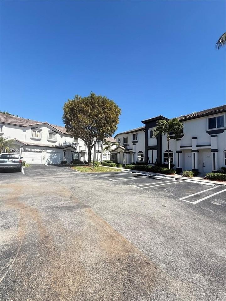 2223 Se 23rd Ave #2223 - Photo 7 of 14