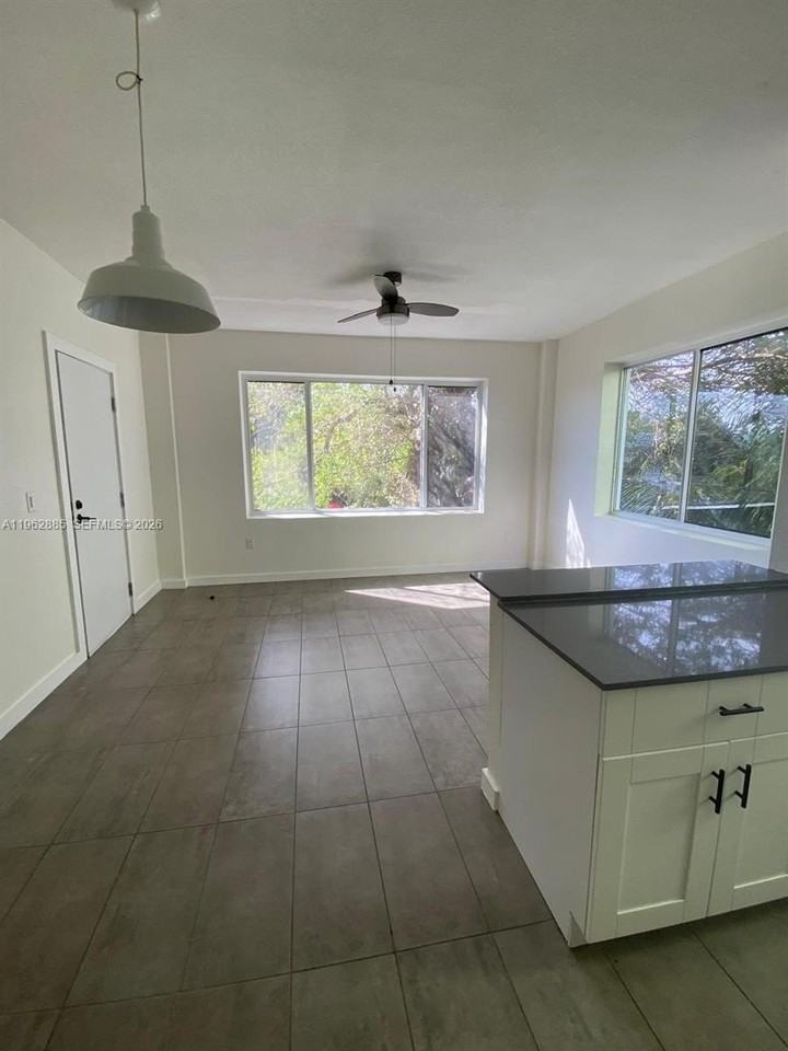 628 Sw 16th Ave #204 - Photo 6 of 14