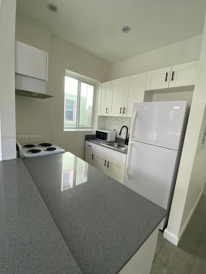 628 Sw 16th Ave #204 - Photo 7 of 14