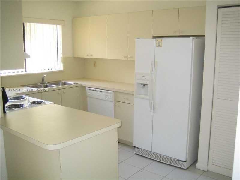 6512 Kendale Lakes Dr #903 - Photo 3 of 12