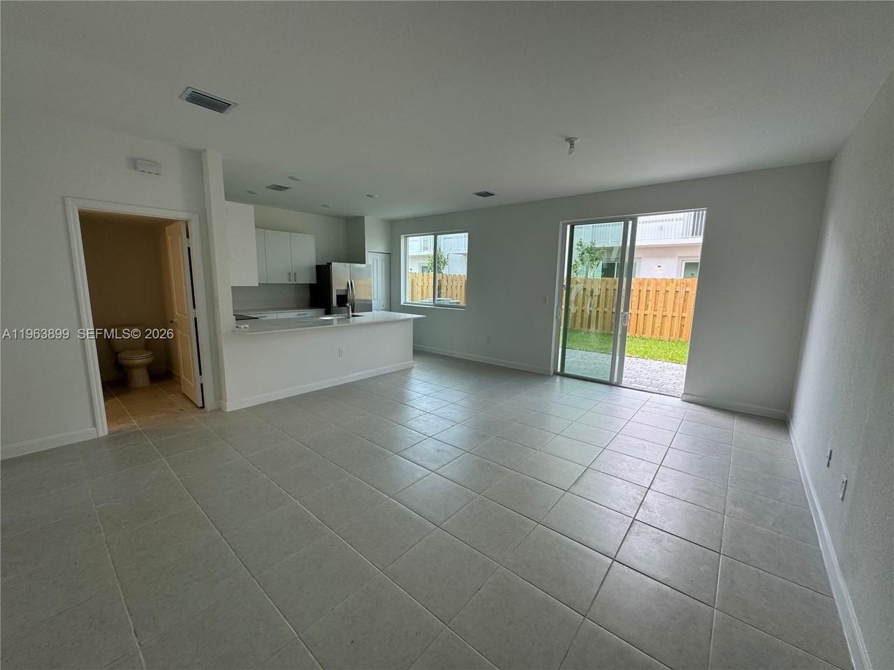 738 Se 13th Ct - Photo 5 of 16