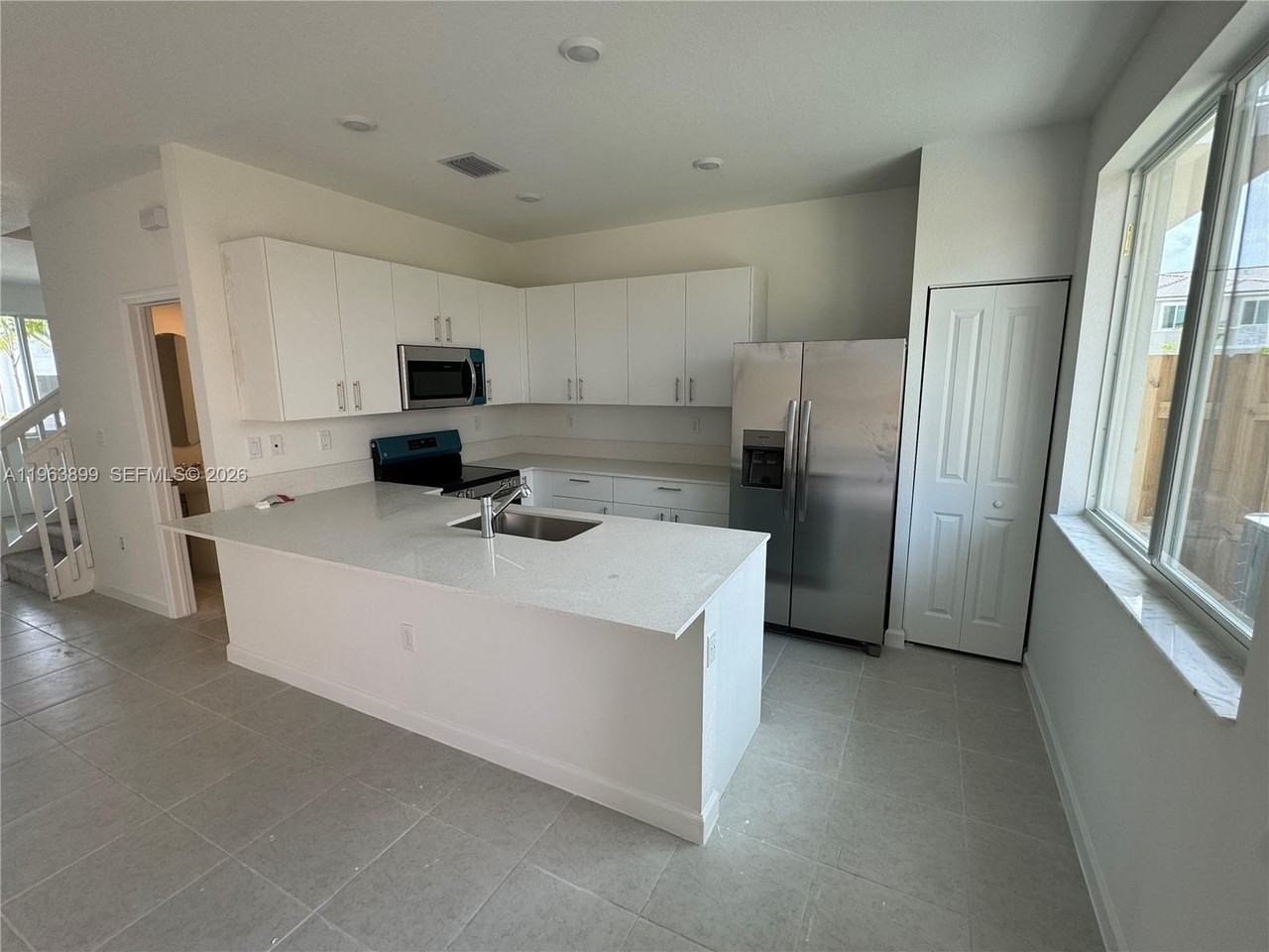 738 Se 13th Ct - Photo 7 of 16