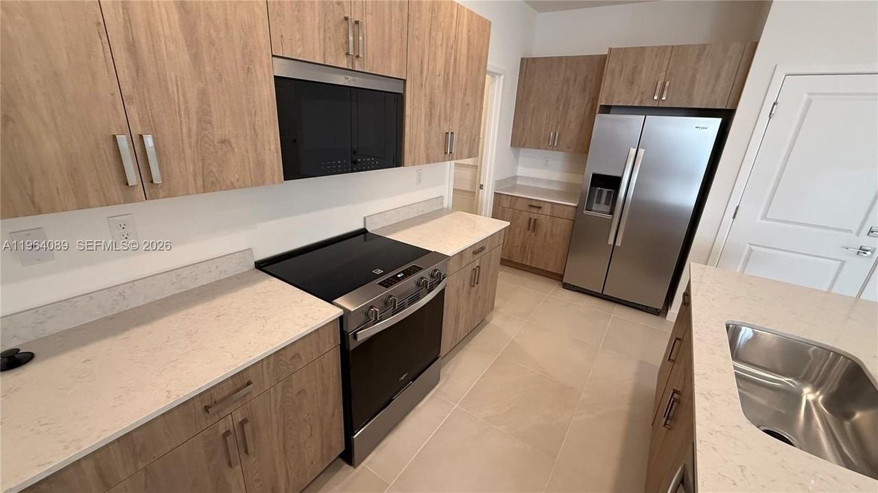 1535 Se 7th Ct #1535 - Photo 7 of 27