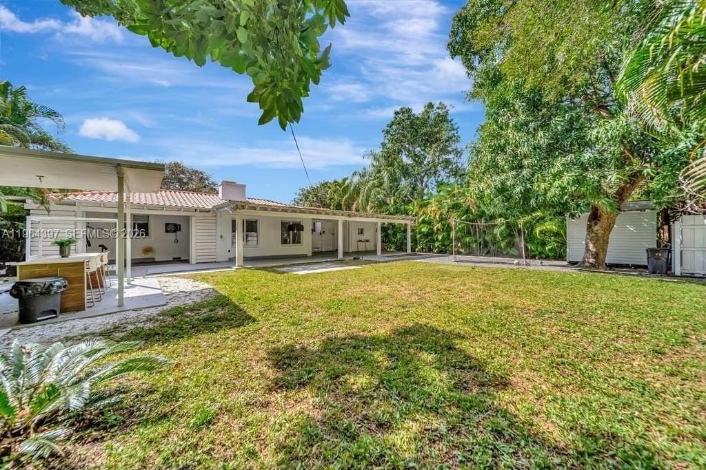 77 Ne 95th St - Photo 2 of 35