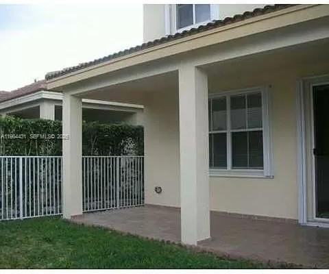 1689 Winterberry Ln - Photo 5 of 6