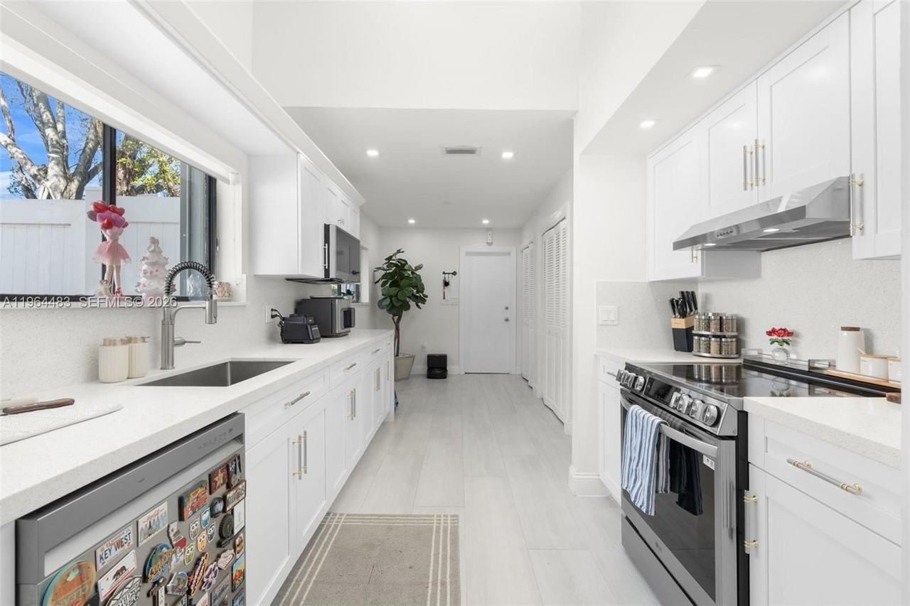 501 Nw 78th Way - Photo 3 of 34