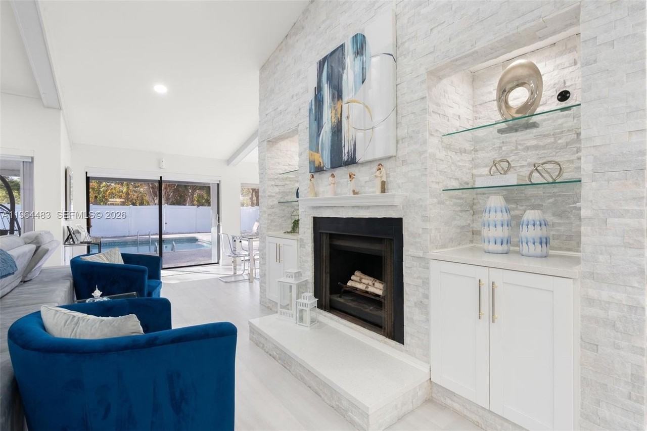 501 Nw 78th Way - Photo 4 of 34