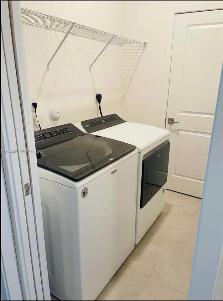 557 Ne 5th Pl #0 - Photo 7 of 11