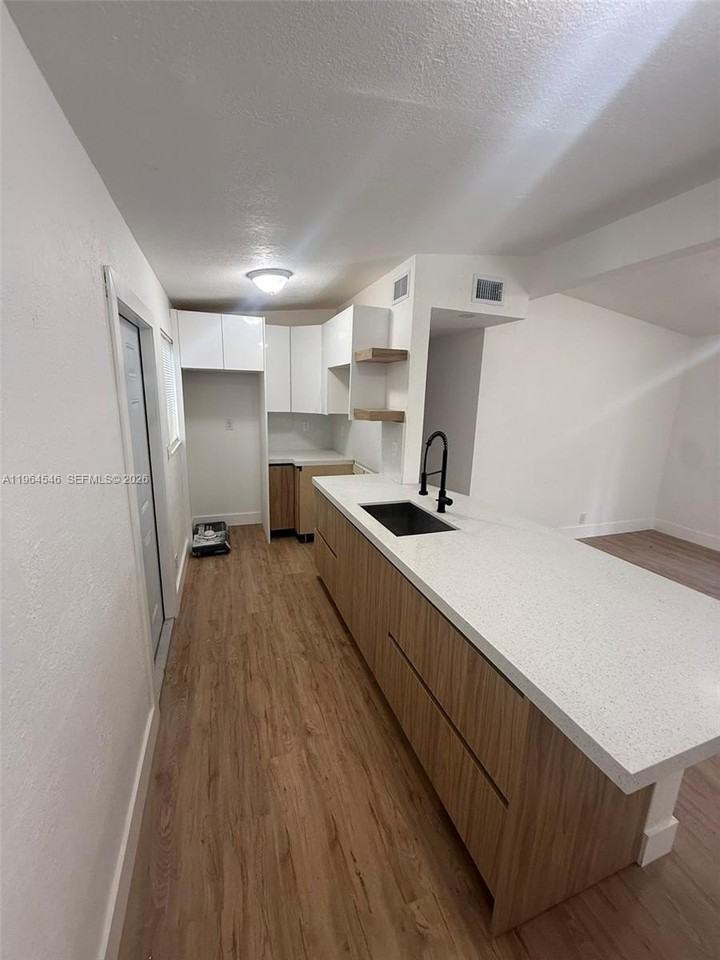 2169 Nw 80th St #2169 - Photo 4 of 10