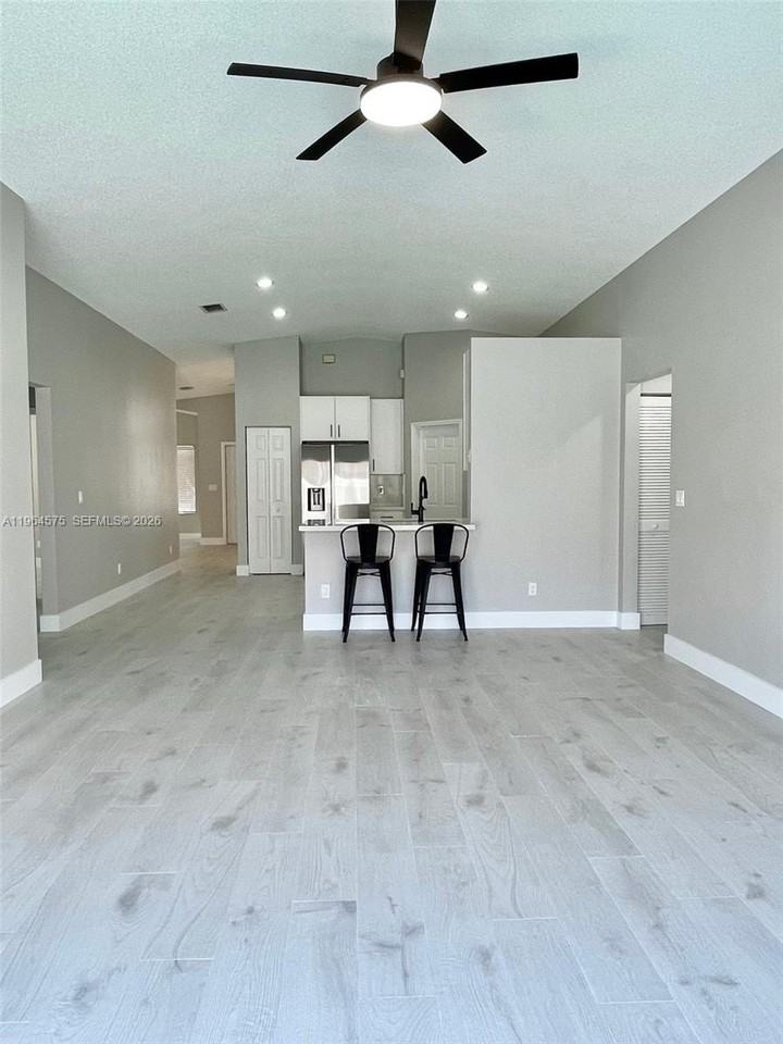 1748 Sw 108th Way #1748 - Photo 2 of 17