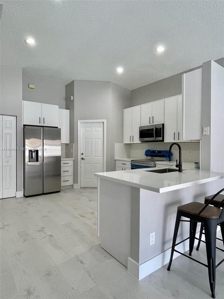 1748 Sw 108th Way #1748 - Photo 3 of 17