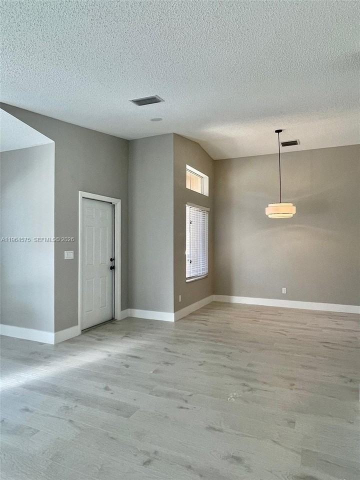 1748 Sw 108th Way #1748 - Photo 7 of 17